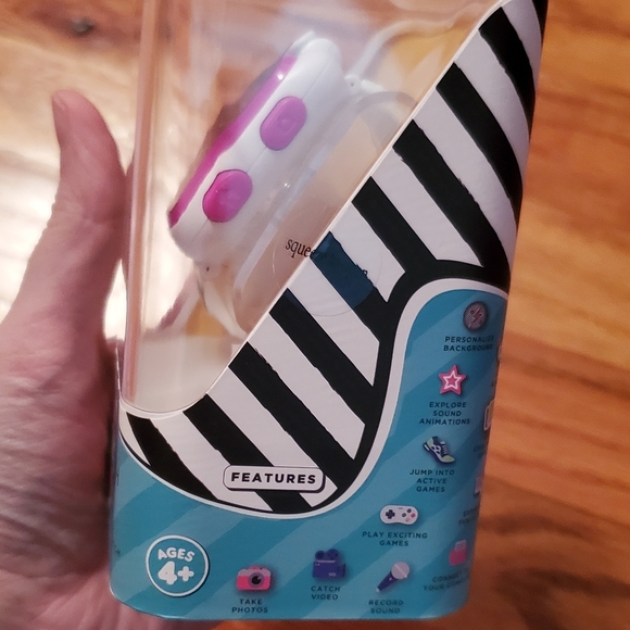 ITouch PlayZoom Kids 42mm Smartwatch with Swivel Camera (GameStop) - Picture 6 of 6